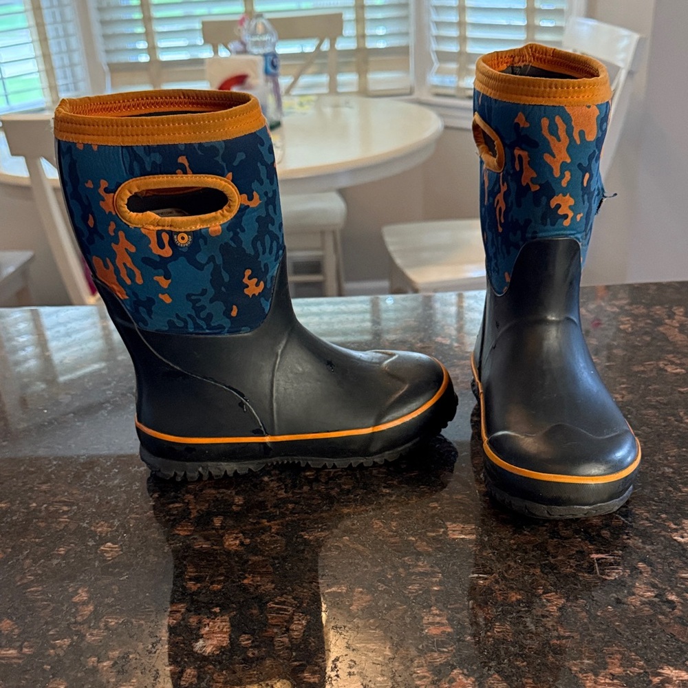 Kids BOGS Insulated and Waterproof Boots - Black and Orange